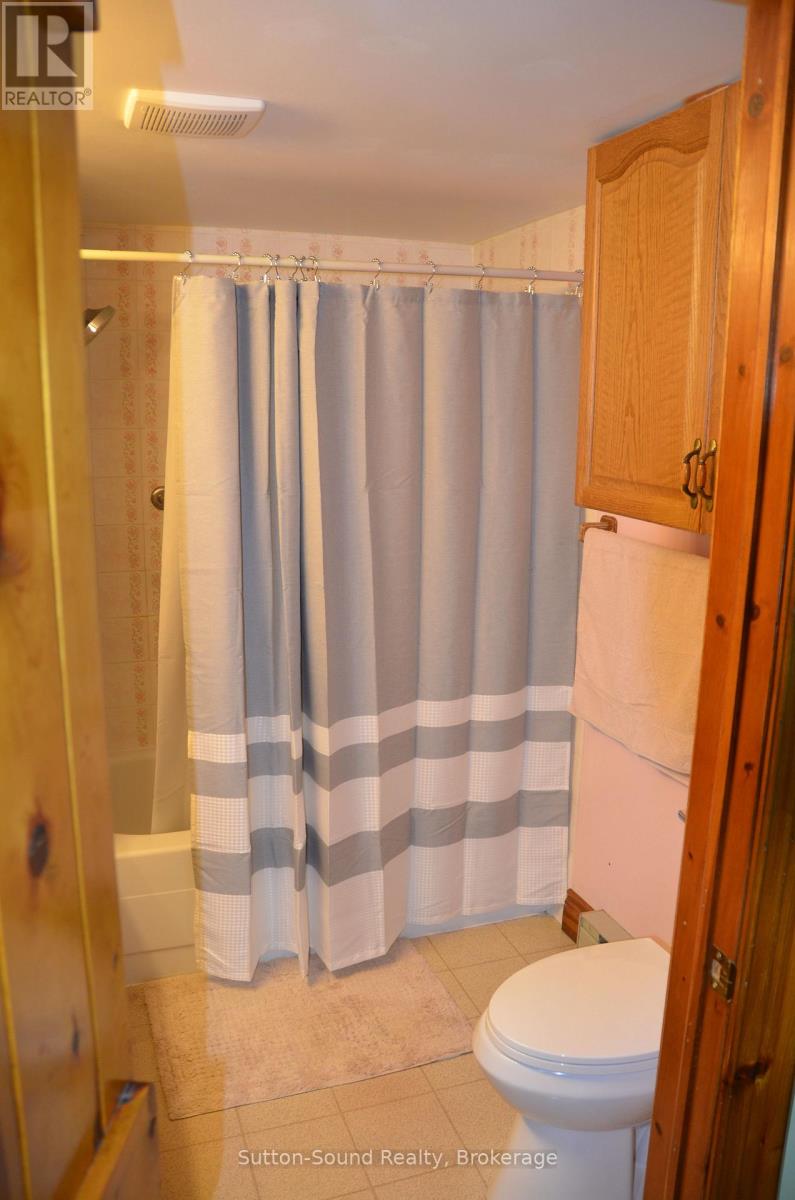 402432 Grey Road 4, West Grey, Ontario  N0H 1R0 - Photo 32 - X12315464