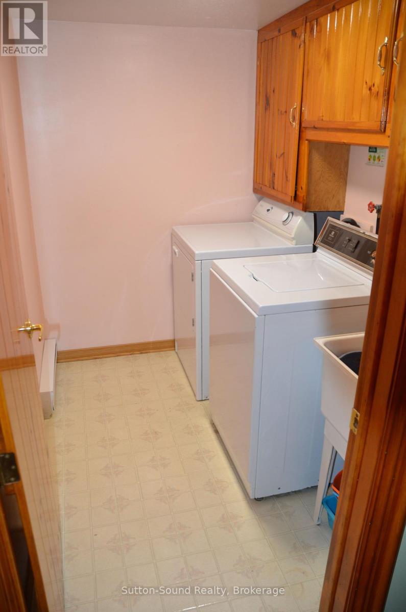 402432 Grey Road 4, West Grey, Ontario  N0H 1R0 - Photo 36 - X12315464