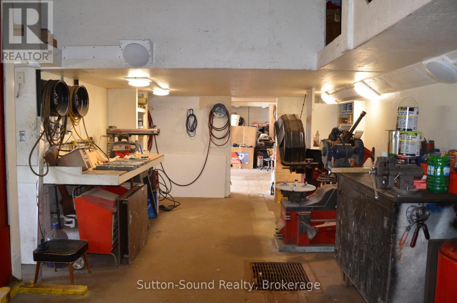 402432 Grey Road 4, West Grey, Ontario  N0H 1R0 - Photo 8 - X12315464