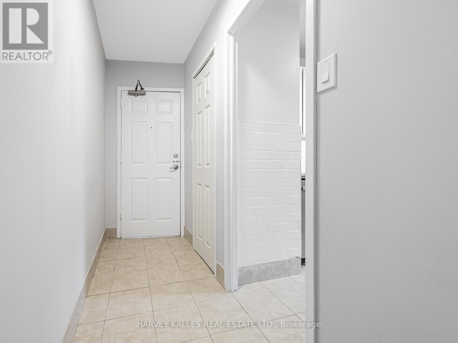 505 - 3065 Queen Frederica Drive, Mississauga, Ontario  L4Y 3A3 - Photo 3 - W12314874