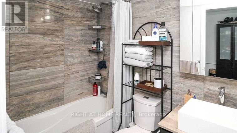 2106 - 15 Iceboat Terrace, Toronto, Ontario  M5V 4A5 - Photo 11 - C12315447