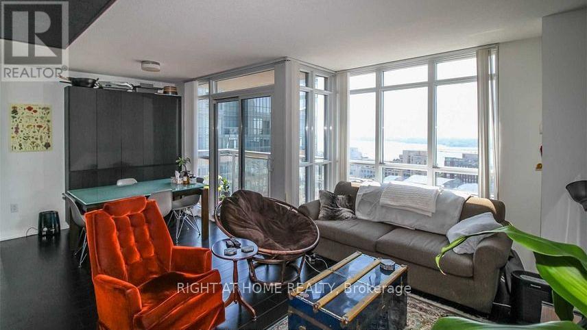 2106 - 15 Iceboat Terrace, Toronto, Ontario  M5V 4A5 - Photo 2 - C12315447