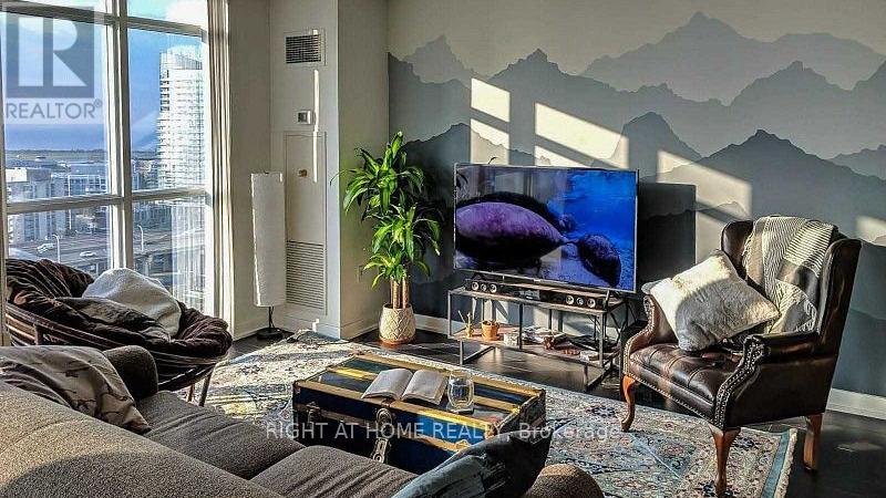2106 - 15 Iceboat Terrace, Toronto, Ontario  M5V 4A5 - Photo 3 - C12315447