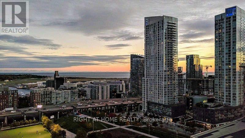 2106 - 15 Iceboat Terrace, Toronto, Ontario  M5V 4A5 - Photo 7 - C12315447