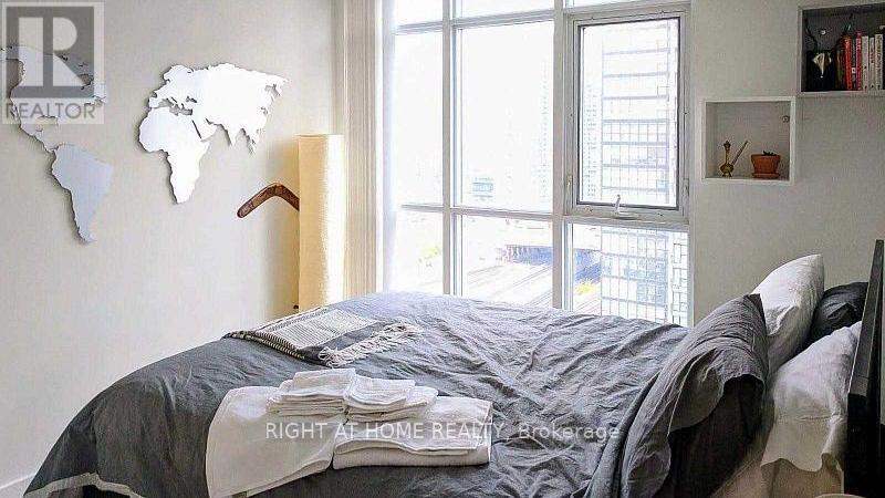 2106 - 15 Iceboat Terrace, Toronto, Ontario  M5V 4A5 - Photo 8 - C12315447
