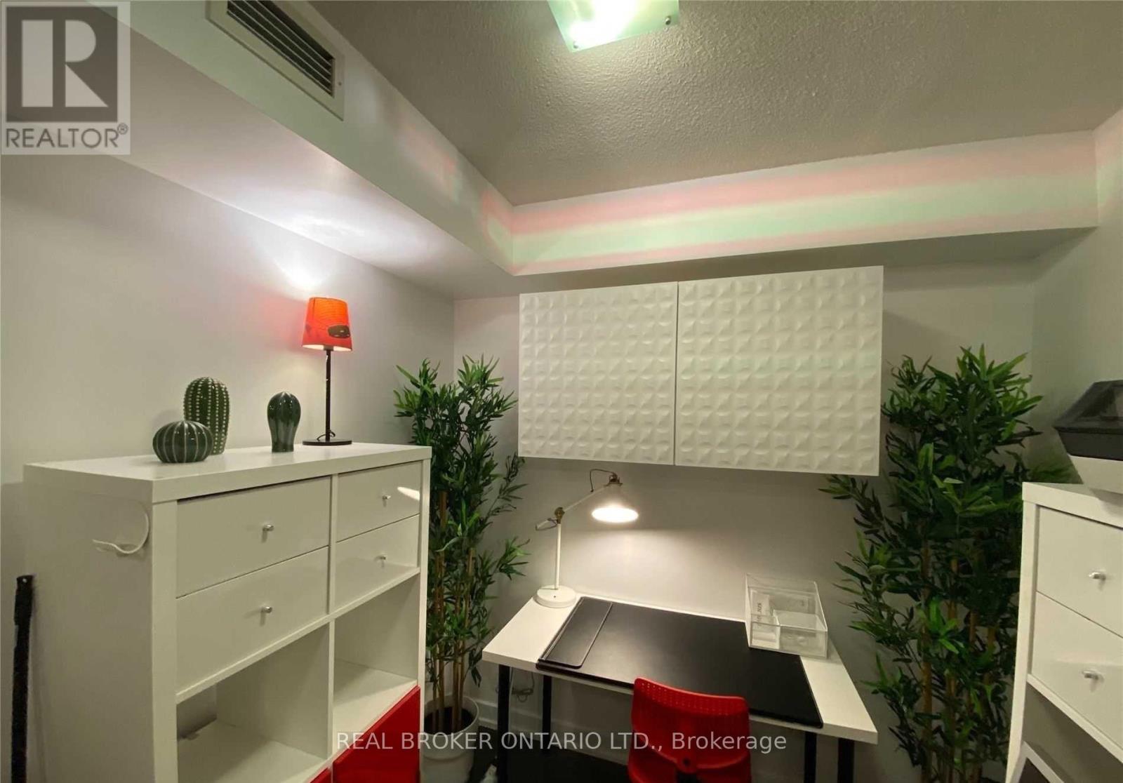 2608 - 15 Iceboat Terrace, Toronto, Ontario  M5V 4A5 - Photo 10 - C12315454