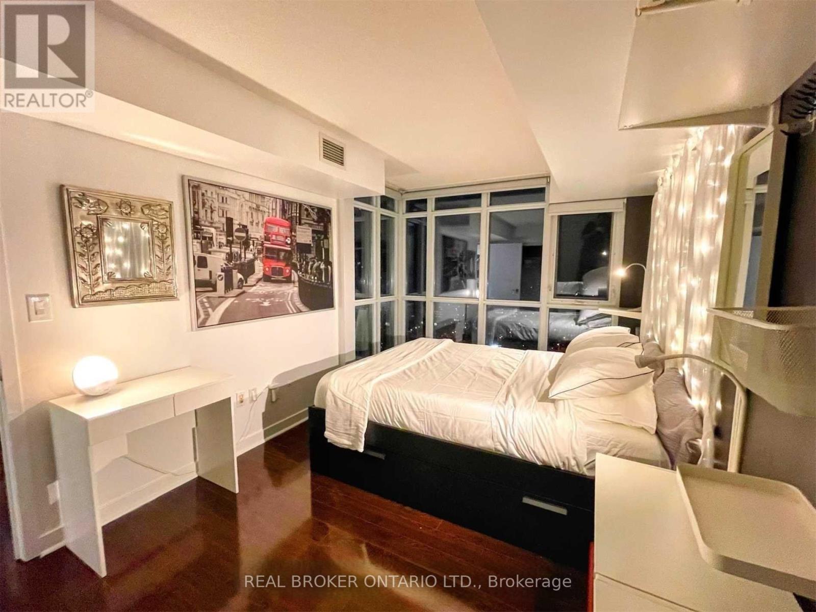 2608 - 15 Iceboat Terrace, Toronto, Ontario  M5V 4A5 - Photo 3 - C12315454