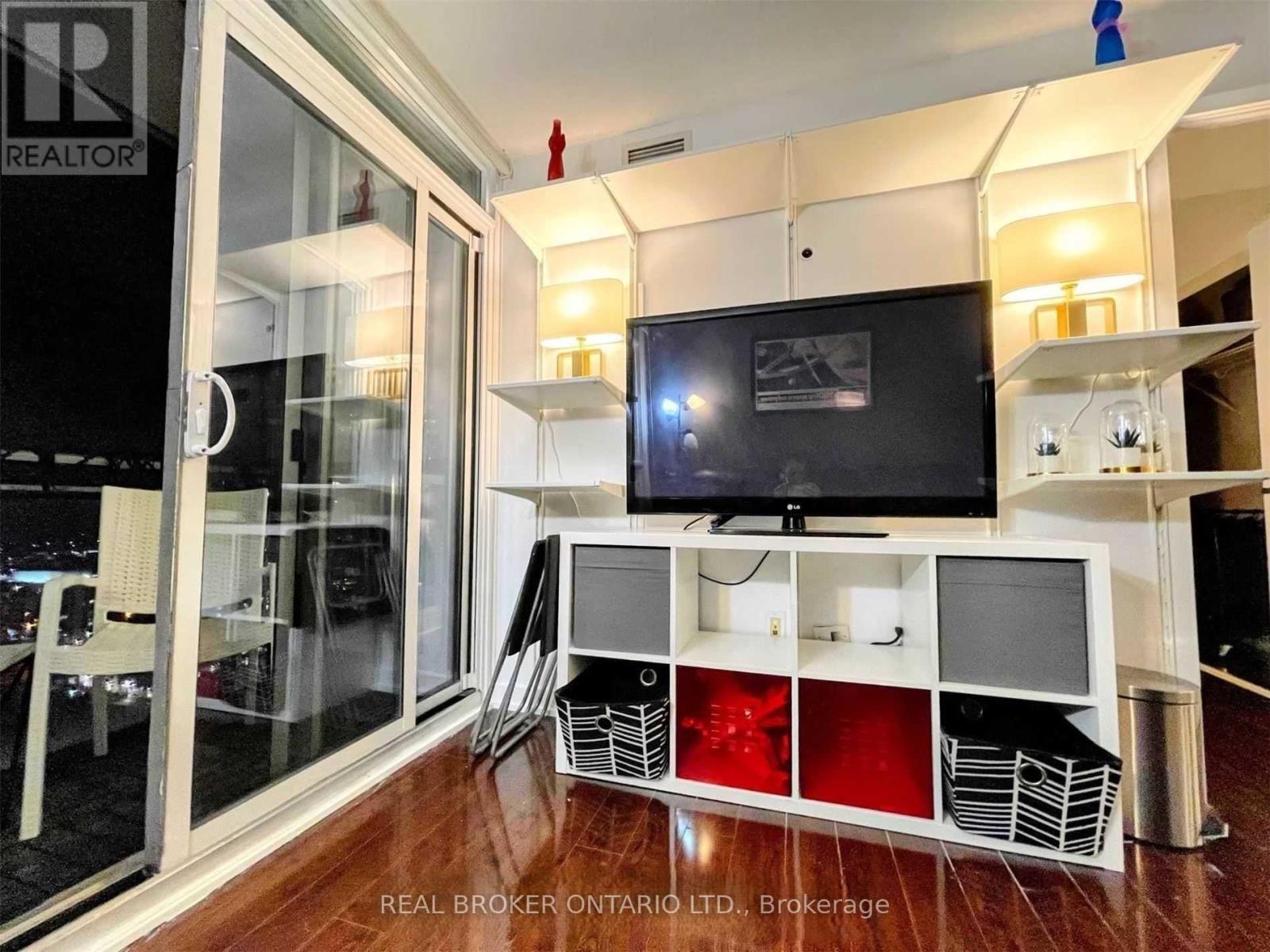 2608 - 15 Iceboat Terrace, Toronto, Ontario  M5V 4A5 - Photo 4 - C12315454
