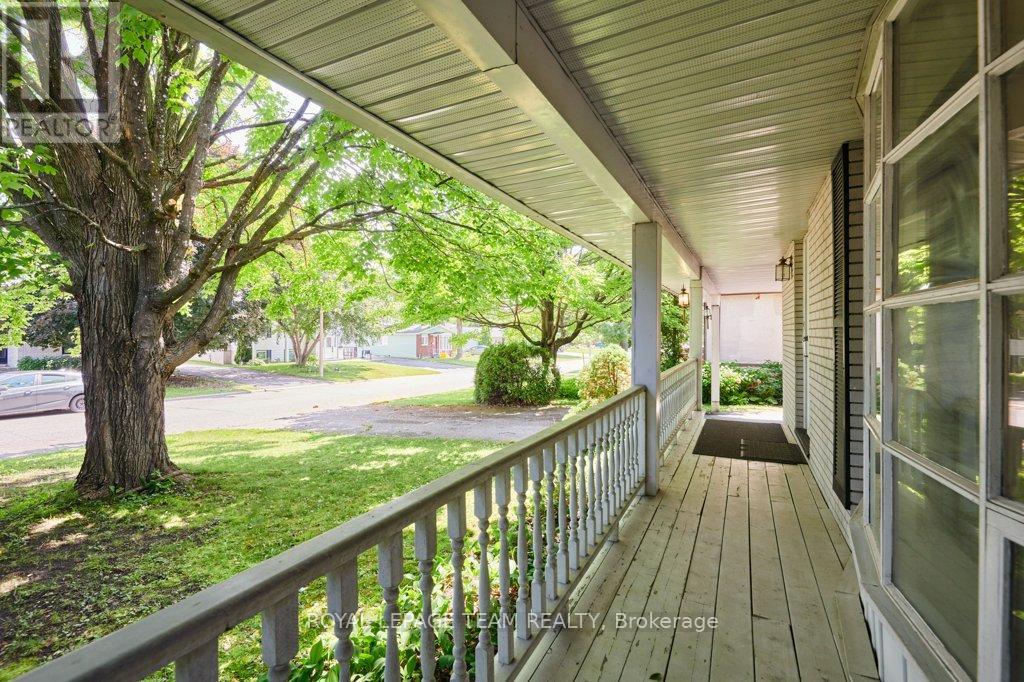 Property at 16 KEEWATIN CRESCENT image 5