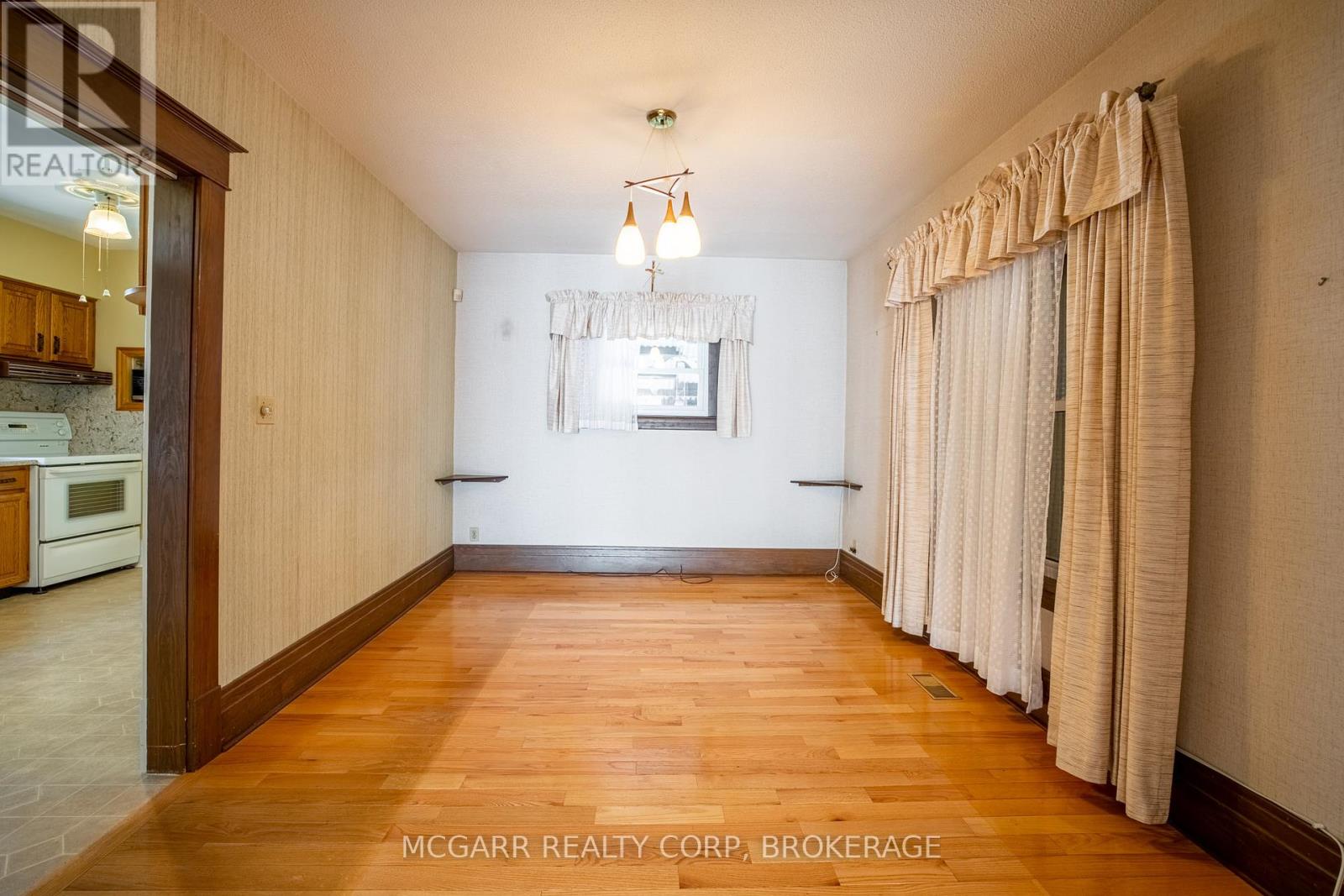 160 Main Street, St. Catharines, Ontario  L2N 4V5 - Photo 11 - X12315564