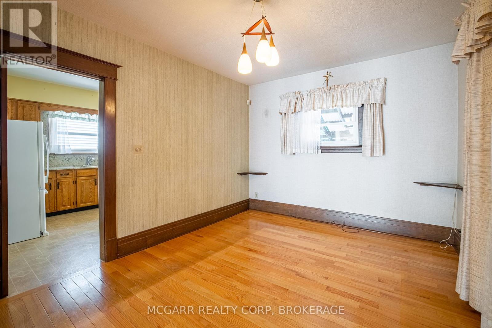 160 Main Street, St. Catharines, Ontario  L2N 4V5 - Photo 12 - X12315564