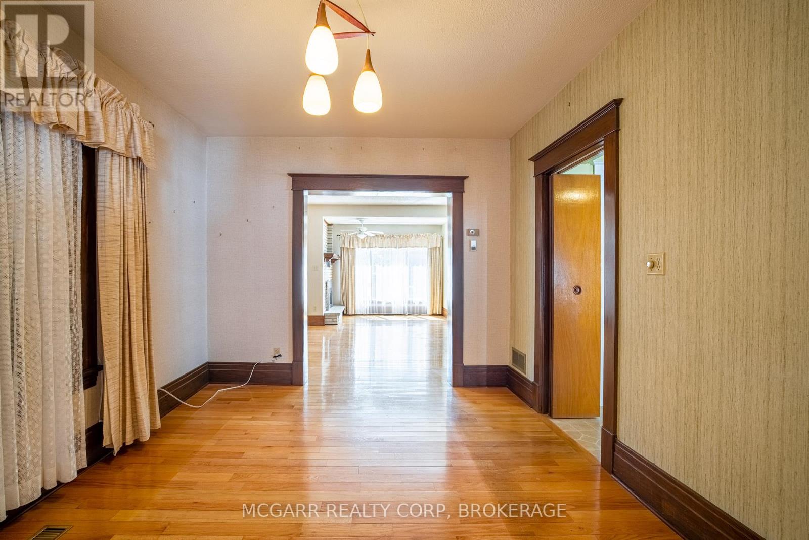 160 Main Street, St. Catharines, Ontario  L2N 4V5 - Photo 13 - X12315564