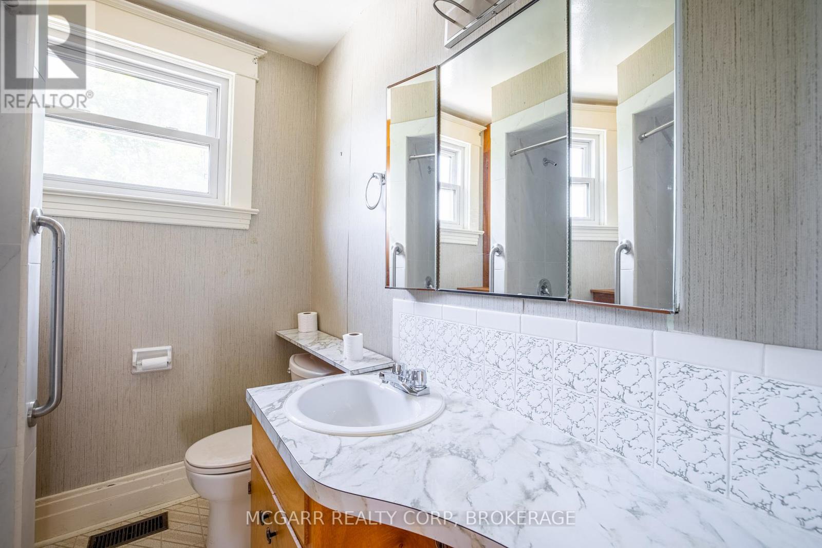 160 Main Street, St. Catharines, Ontario  L2N 4V5 - Photo 24 - X12315564