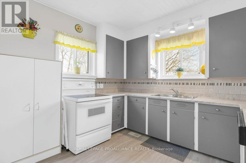 39 Palmateer Road, Tweed (Hungerford (Twp)), Ontario  K0K 3J0 - Photo 11 - X12315534