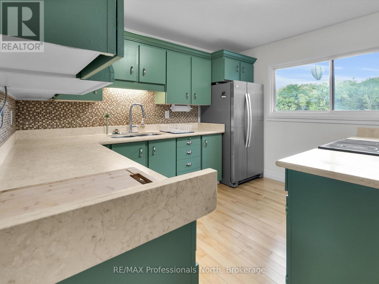 1375 Sherwood Forest Drive, Bracebridge, Ontario  P1L 1X3 - Photo 4 - X12315504