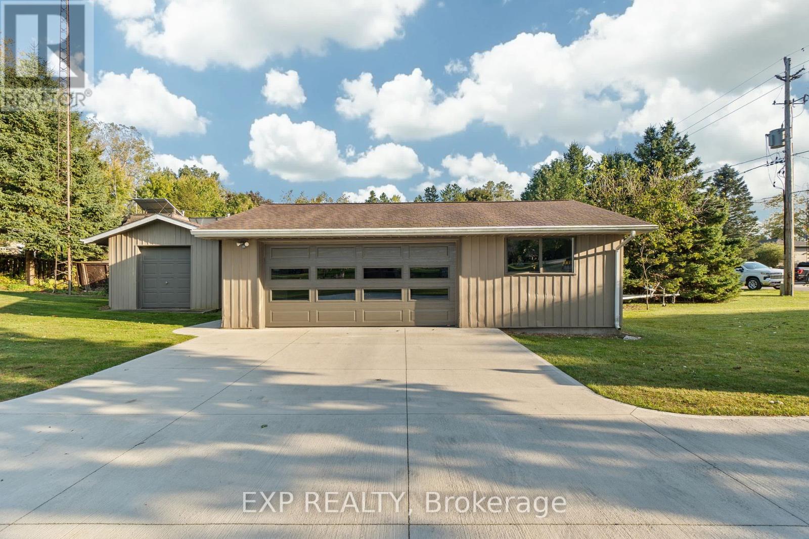 9952 Prince Phillip Street, Lambton Shores, Ontario  N0M 2N0 - Photo 34 - X12315675