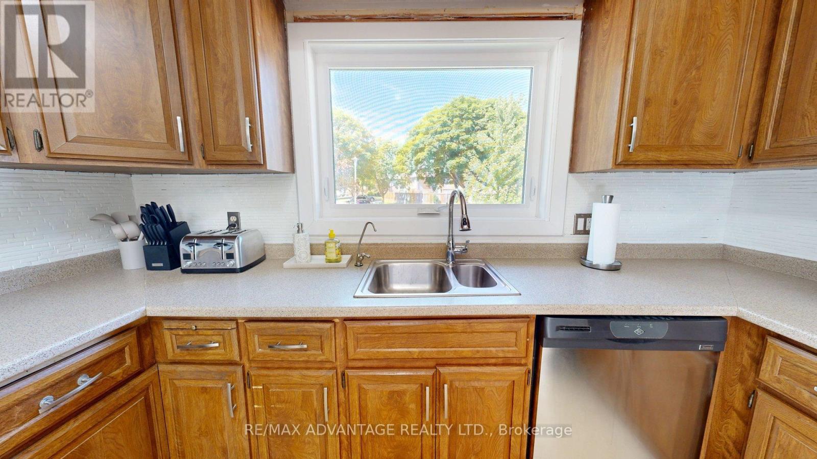 144 Antrim Crescent, London South, Ontario  N6E 1G8 - Photo 10 - X12315696