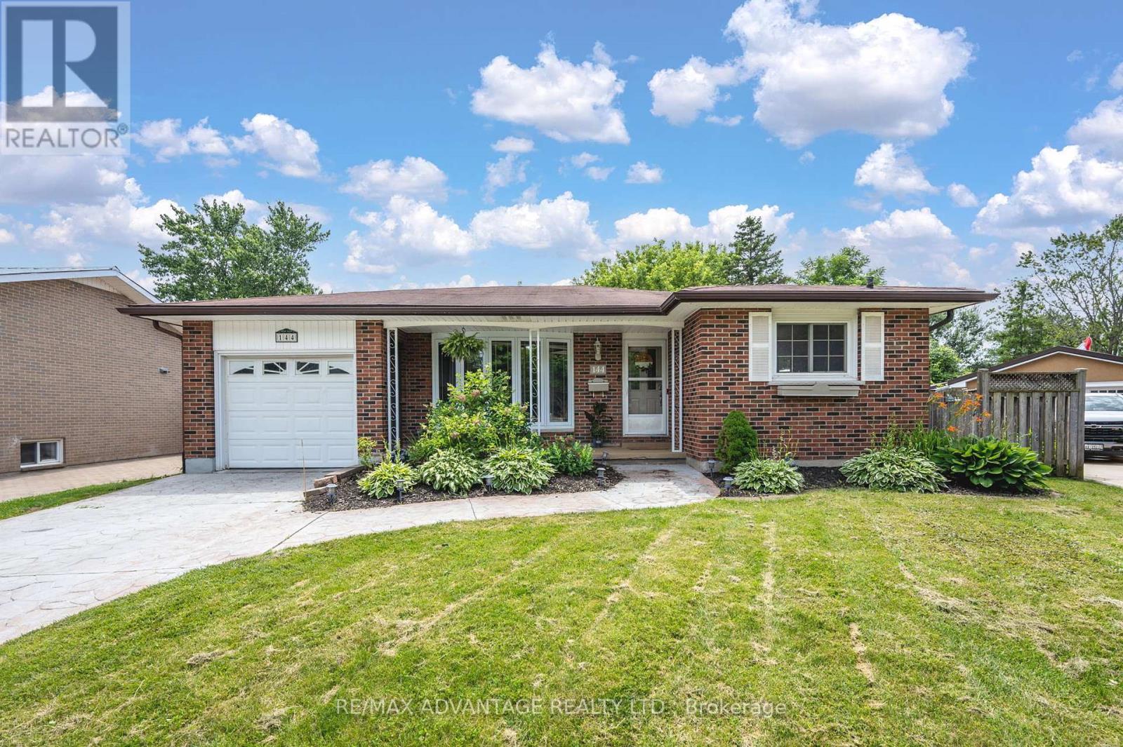 144 Antrim Crescent, London South, Ontario  N6E 1G8 - Photo 2 - X12315696