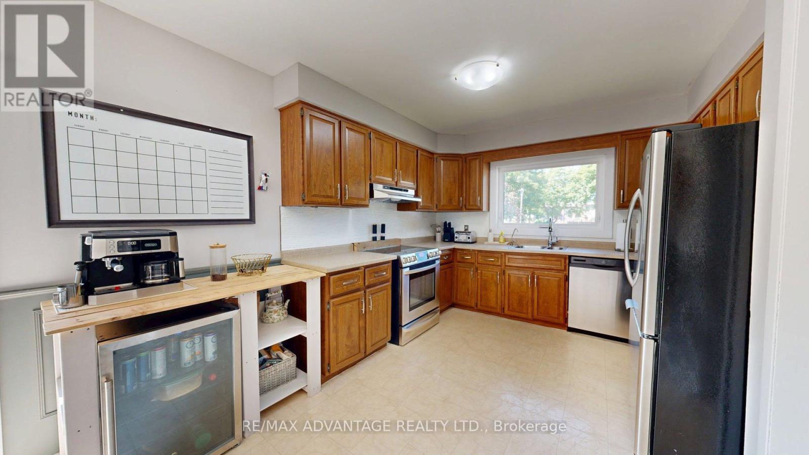 144 Antrim Crescent, London South, Ontario  N6E 1G8 - Photo 8 - X12315696
