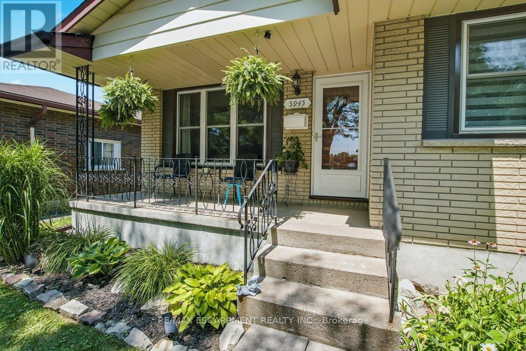 Property at 5945 FRONTENAC STREET image 4