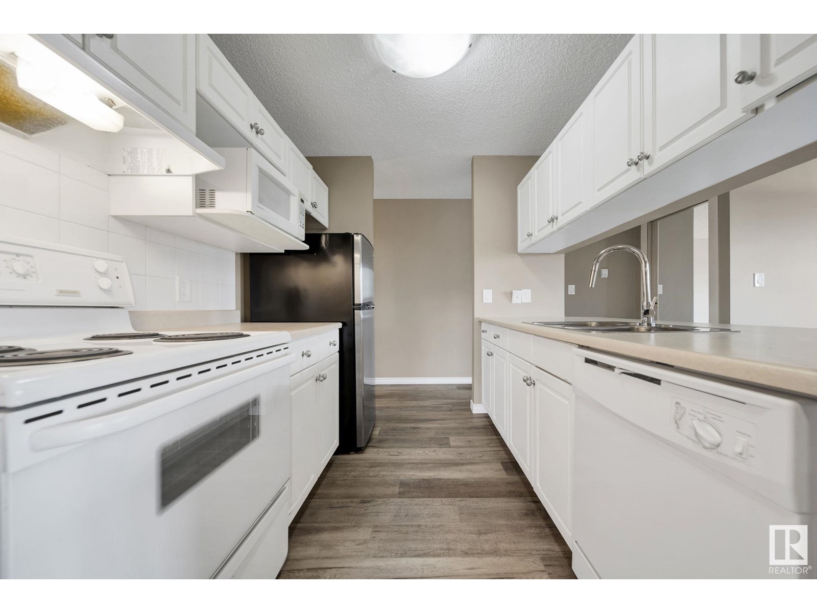 #401 4220-139 Ave Nw Nw, Edmonton, Alberta  T5Y 2Y2 - Photo 5 - E4450350