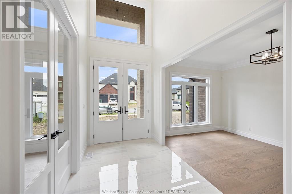 Property at 585 ORCHARDS CRESCENT image 4