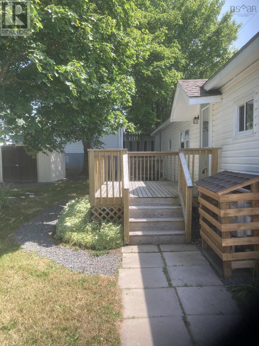 21 School Street, Falmouth, Nova Scotia  B0P 1L0 - Photo 1 - 202425764