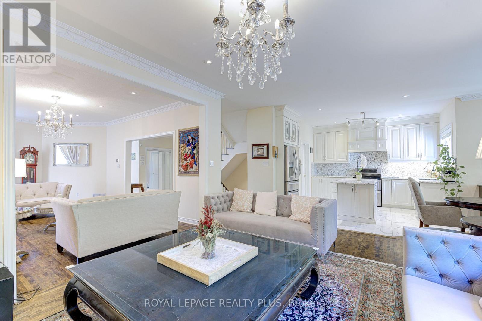 104 Melbourne Drive, Richmond Hill, Ontario  L4S 2G7 - Photo 10 - N12315642