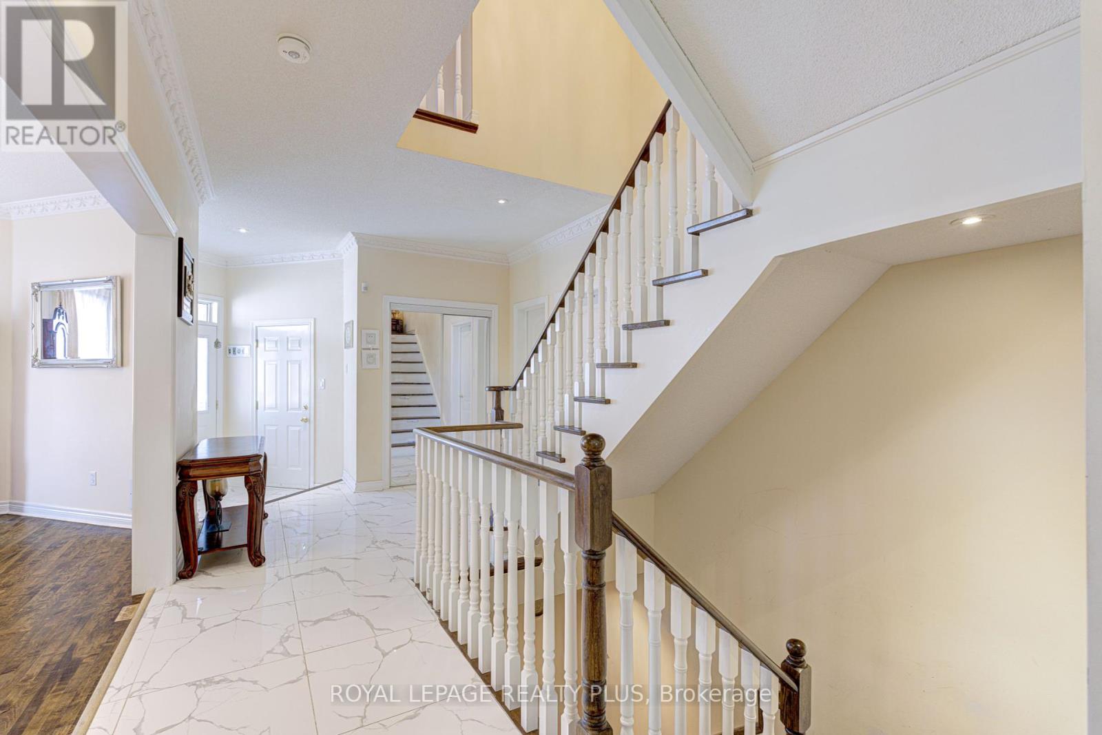 104 Melbourne Drive, Richmond Hill, Ontario  L4S 2G7 - Photo 6 - N12315642