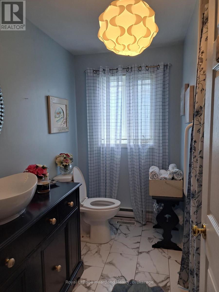 11-1 Stewart Street, Strathroy-Caradoc, Ontario  N7G 1A1 - Photo 8 - X12315740