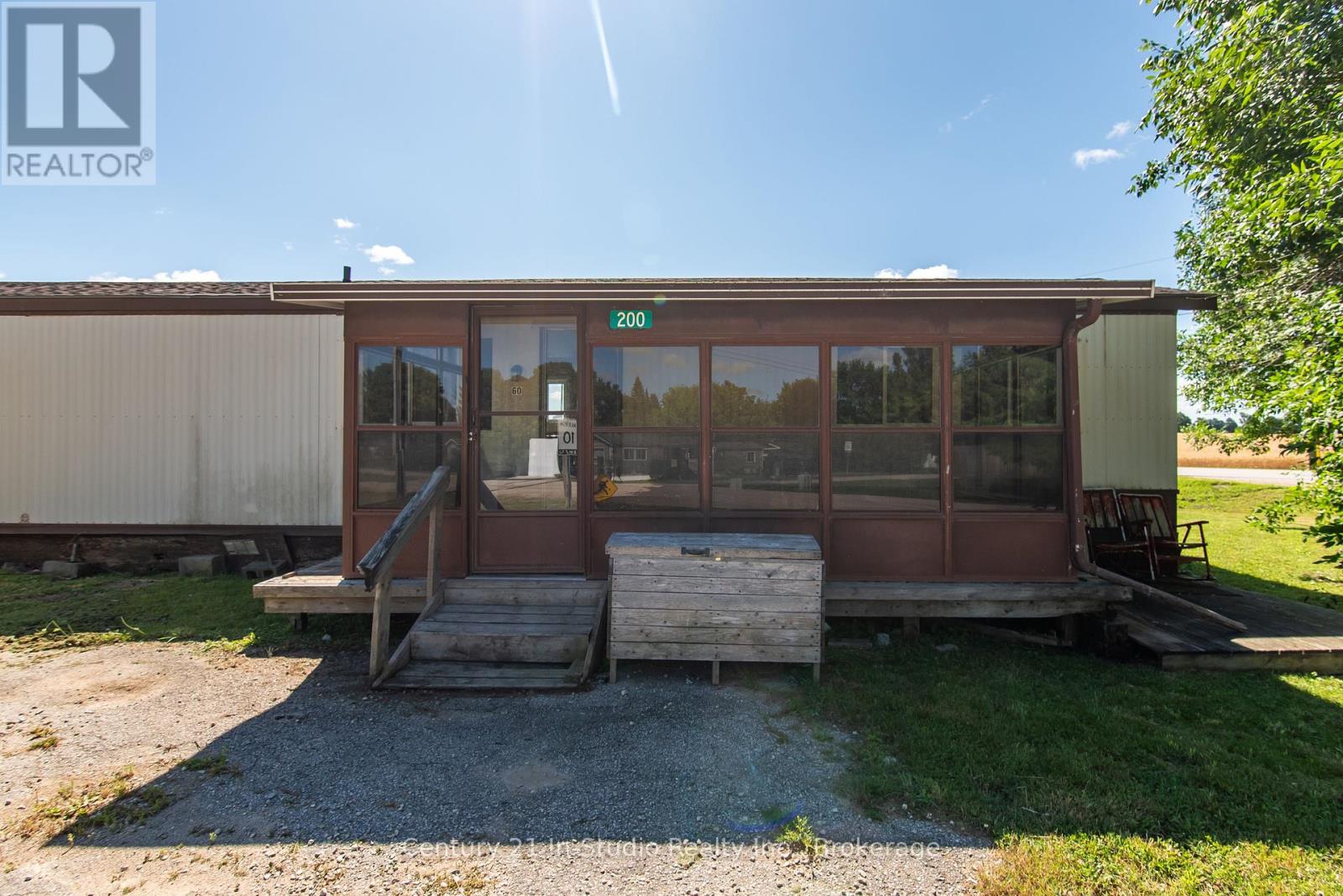 200 Grace Street E, Georgian Bluffs, Ontario  N0H 2N0 - Photo 16 - X12315804