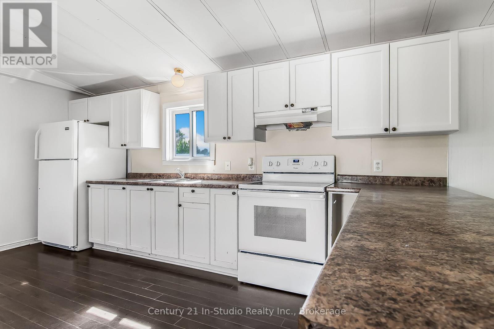 200 Grace Street E, Georgian Bluffs, Ontario  N0H 2N0 - Photo 21 - X12315804