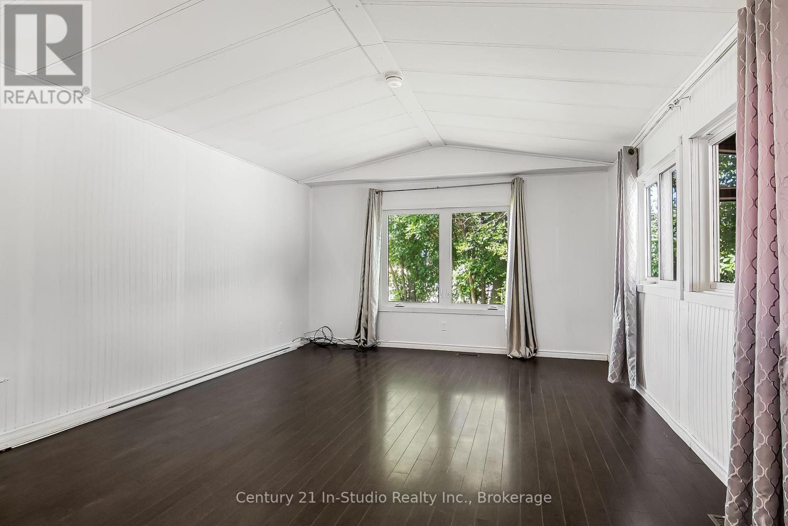 200 Grace Street E, Georgian Bluffs, Ontario  N0H 2N0 - Photo 22 - X12315804