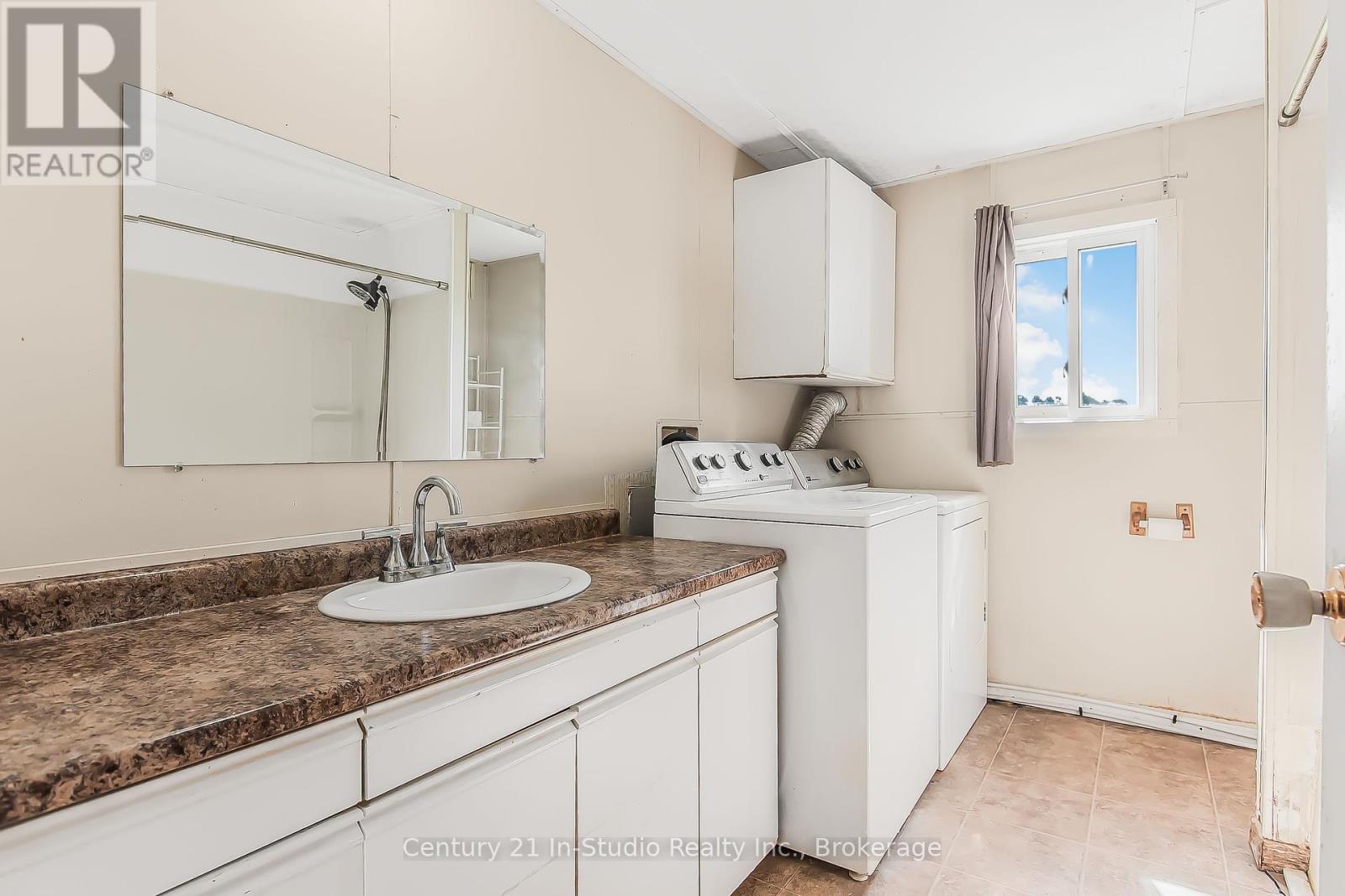 200 Grace Street E, Georgian Bluffs, Ontario  N0H 2N0 - Photo 27 - X12315804