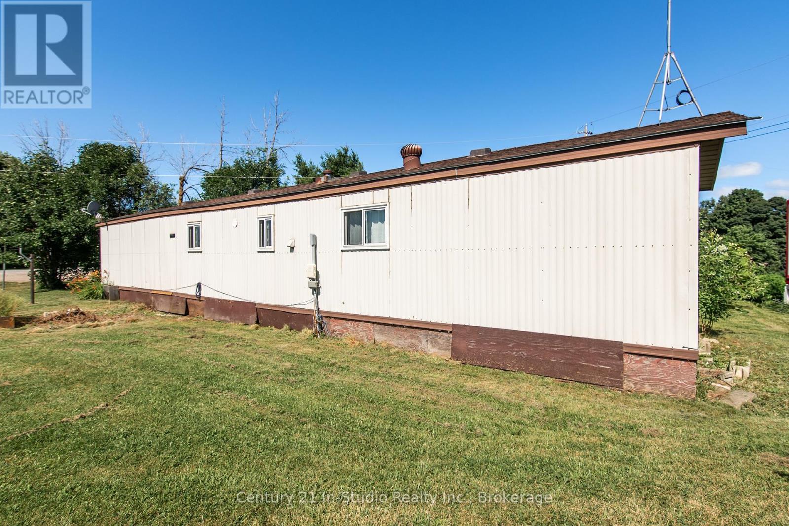 200 Grace Street E, Georgian Bluffs, Ontario  N0H 2N0 - Photo 3 - X12315804