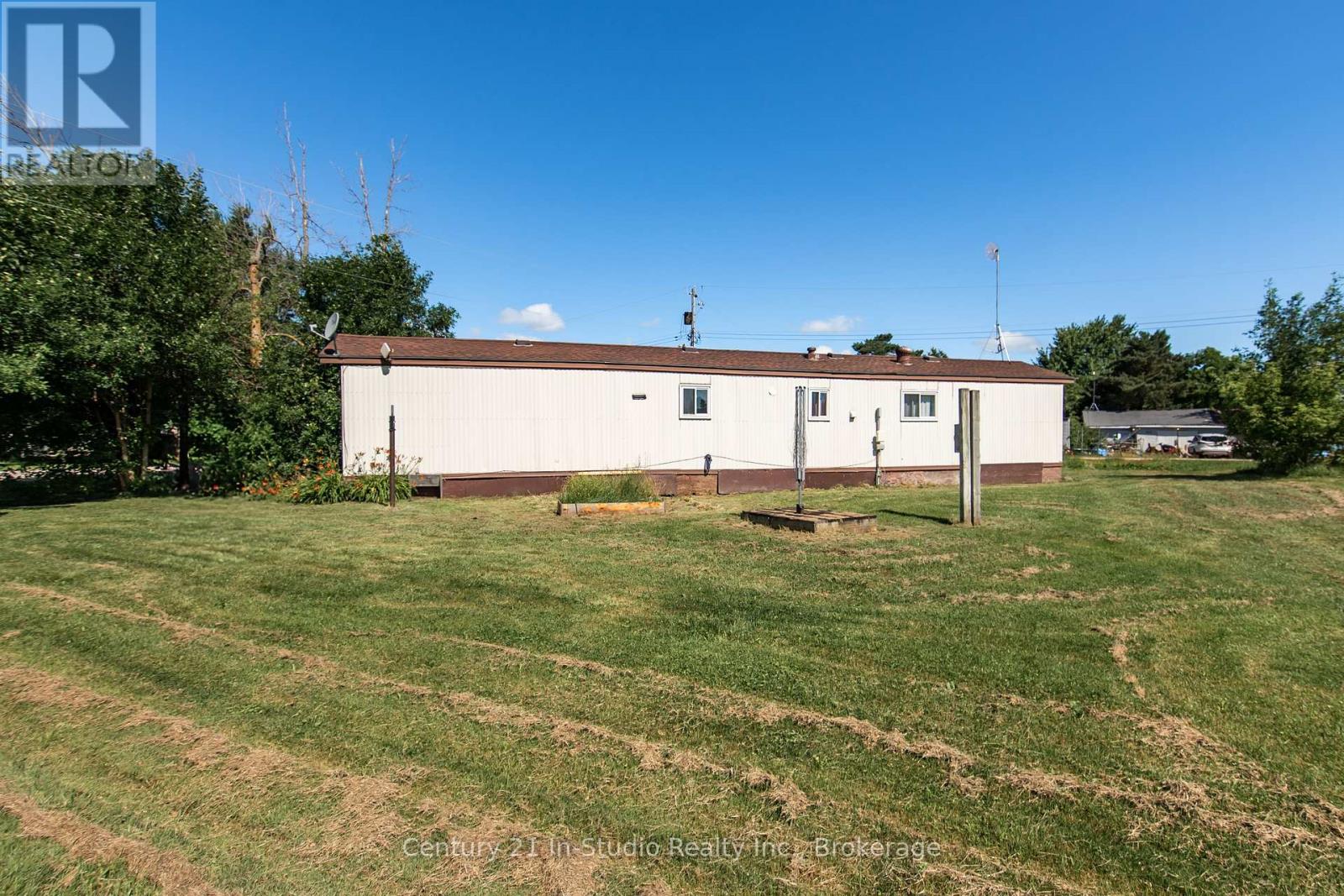 200 Grace Street E, Georgian Bluffs, Ontario  N0H 2N0 - Photo 4 - X12315804