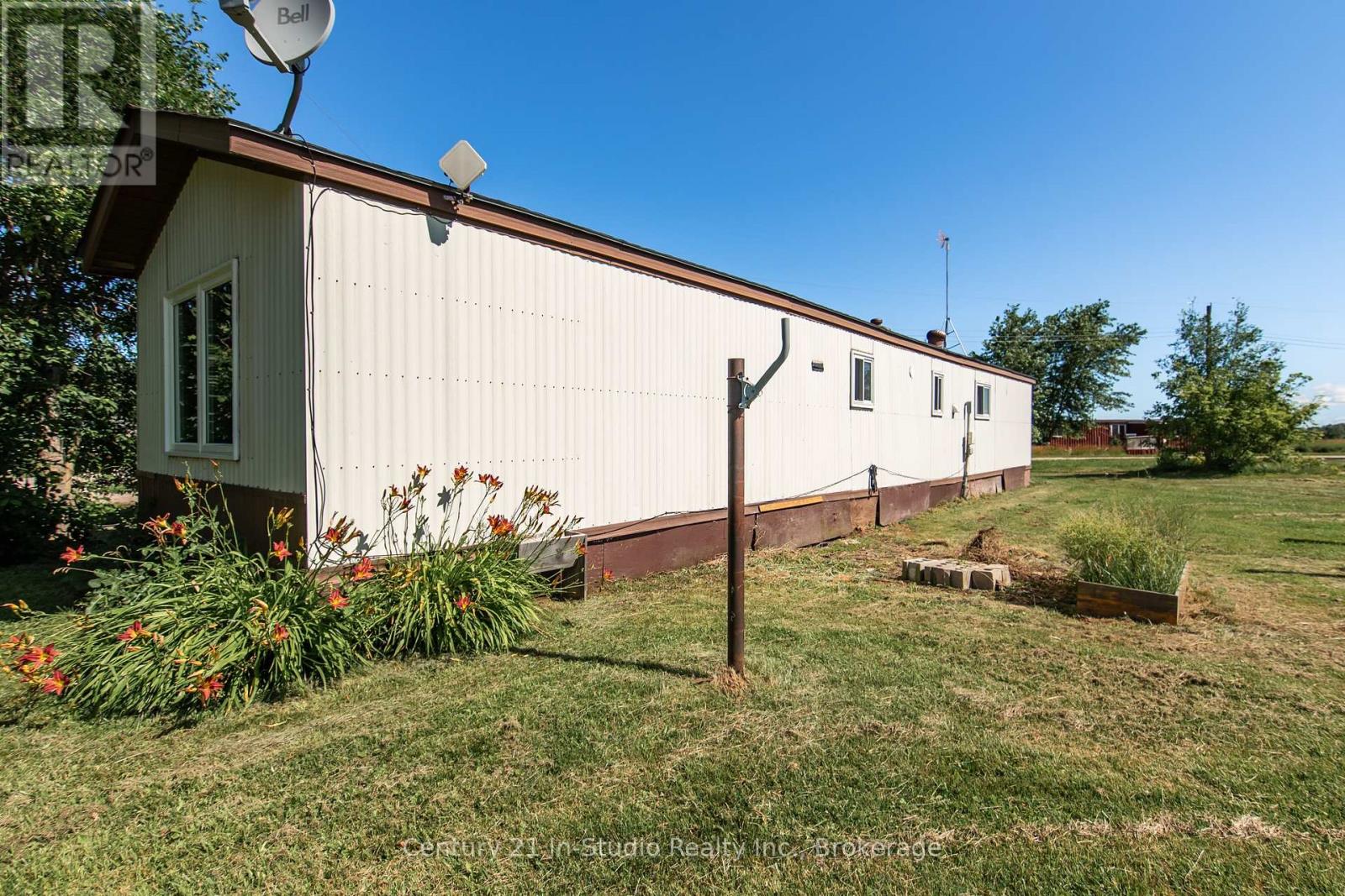 200 Grace Street E, Georgian Bluffs, Ontario  N0H 2N0 - Photo 6 - X12315804