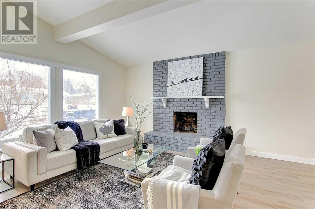 Property at 272 Acadia Drive SE image 4