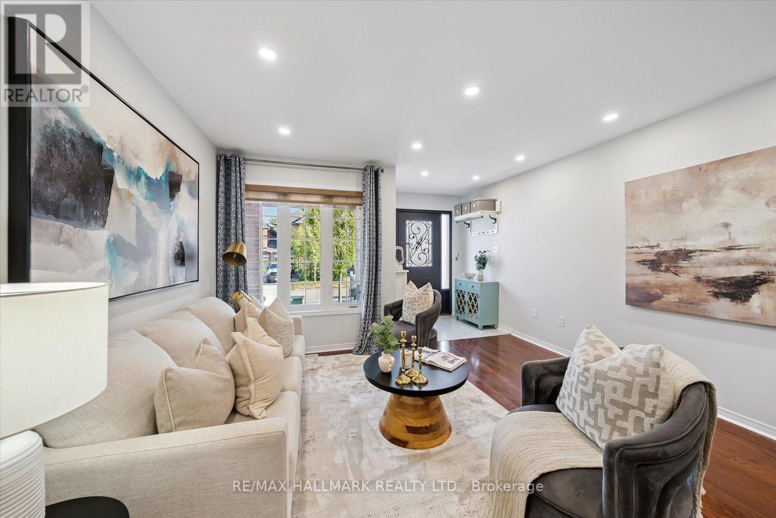 Property at 8 WESTCLIFFE CRESCENT image 3