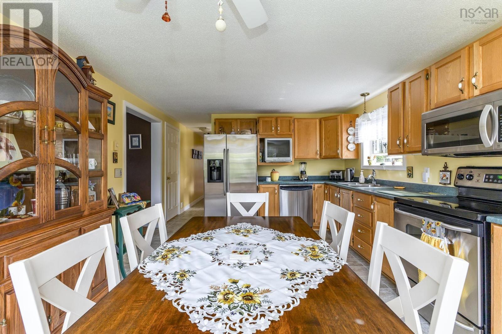 Property at 2 Maple Street image 3