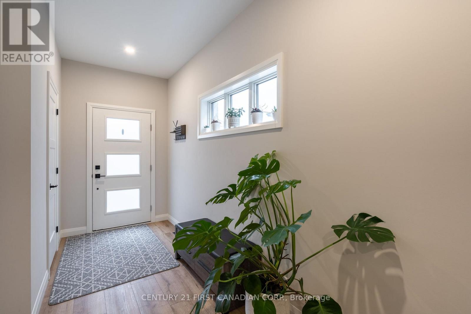 26 - 17 Nicholson Street, Lucan Biddulph, Ontario  N0M 2J0 - Photo 2 - X12315851