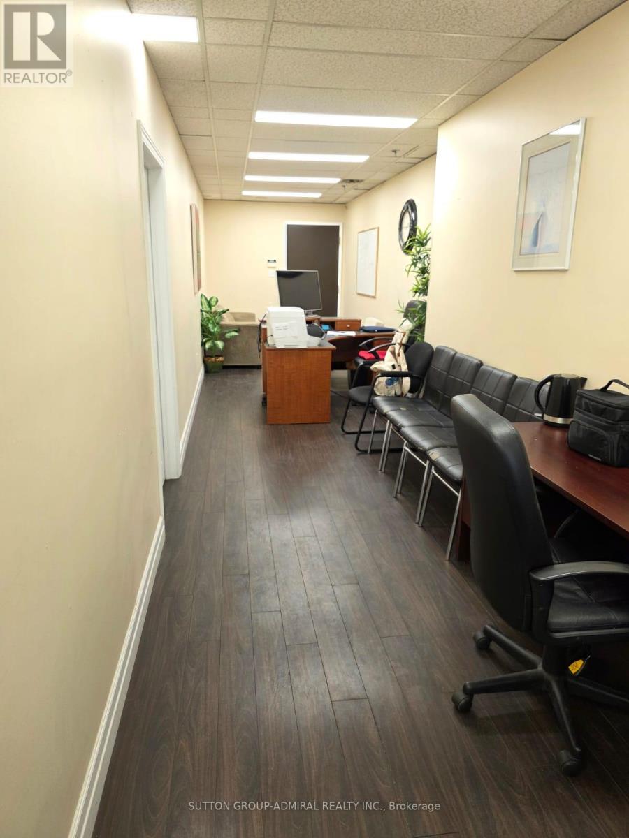 201 - 1001 Finch Avenue W, Toronto (York University Heights), Ontario  M3J 2C7 - Photo 3 - W12315712