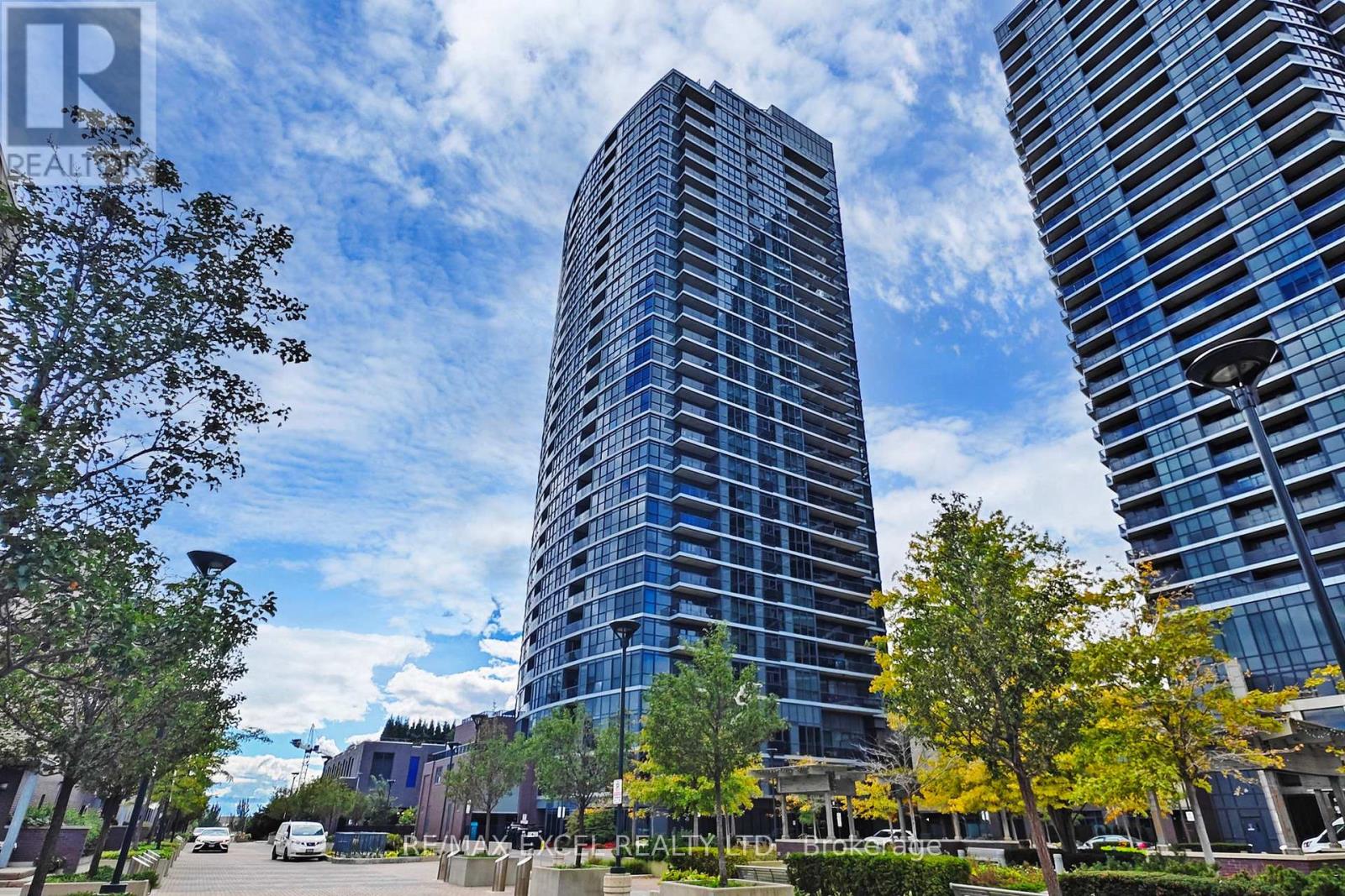 2505 - 9 Valhalla Inn Road, Toronto, Ontario  M9B 0B2 - Photo 2 - W12315805
