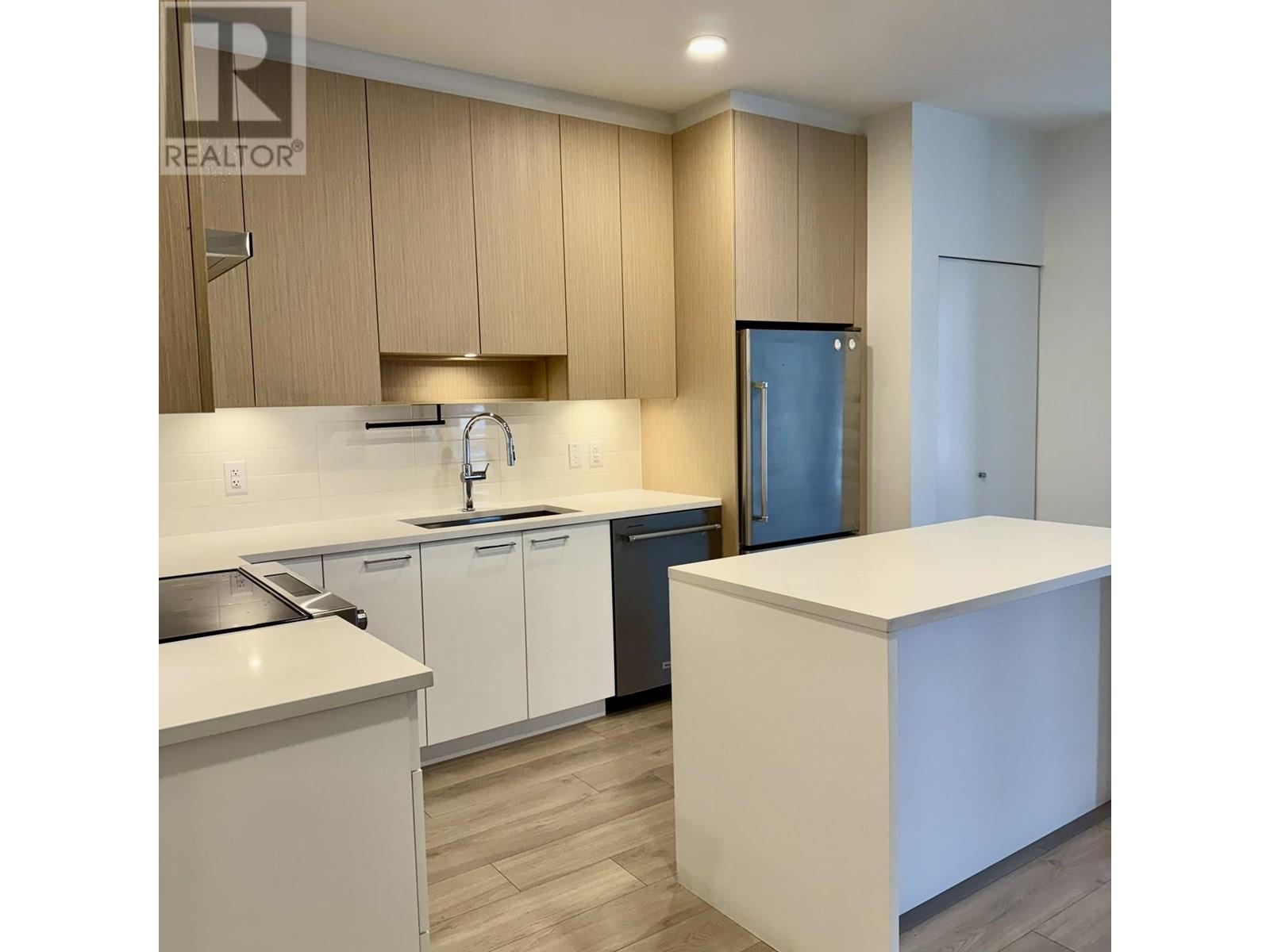 Listing Picture 6 of 24 : 506 7588 16TH STREET, Burnaby / 本拿比 - 魯藝地產 Yvonne Lu Group - MLS Medallion Club Member