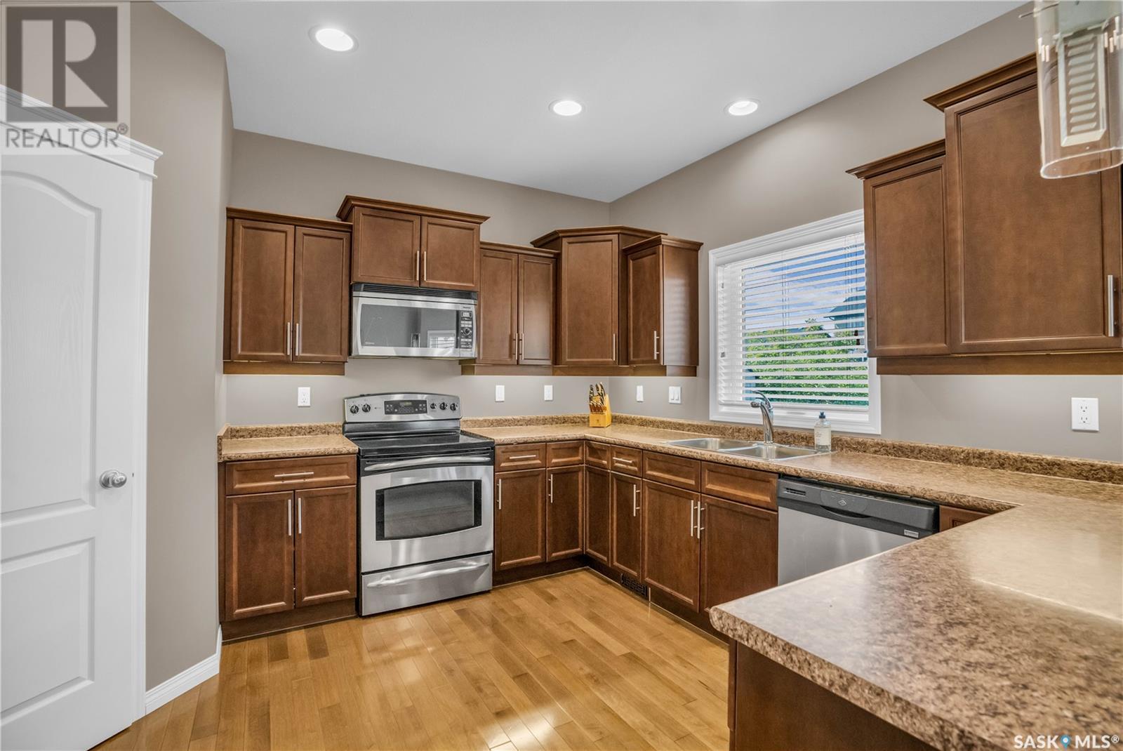 815 Columbia Way, Martensville, Saskatchewan  S0K 0A2 - Photo 11 - SK013974