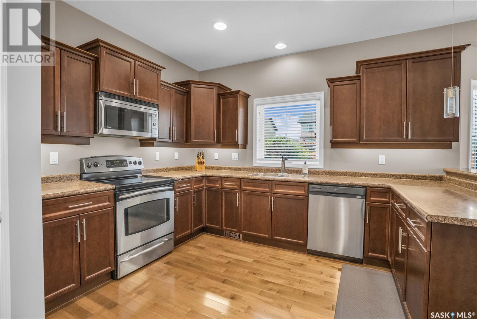 815 Columbia Way, Martensville, Saskatchewan  S0K 0A2 - Photo 15 - SK013974