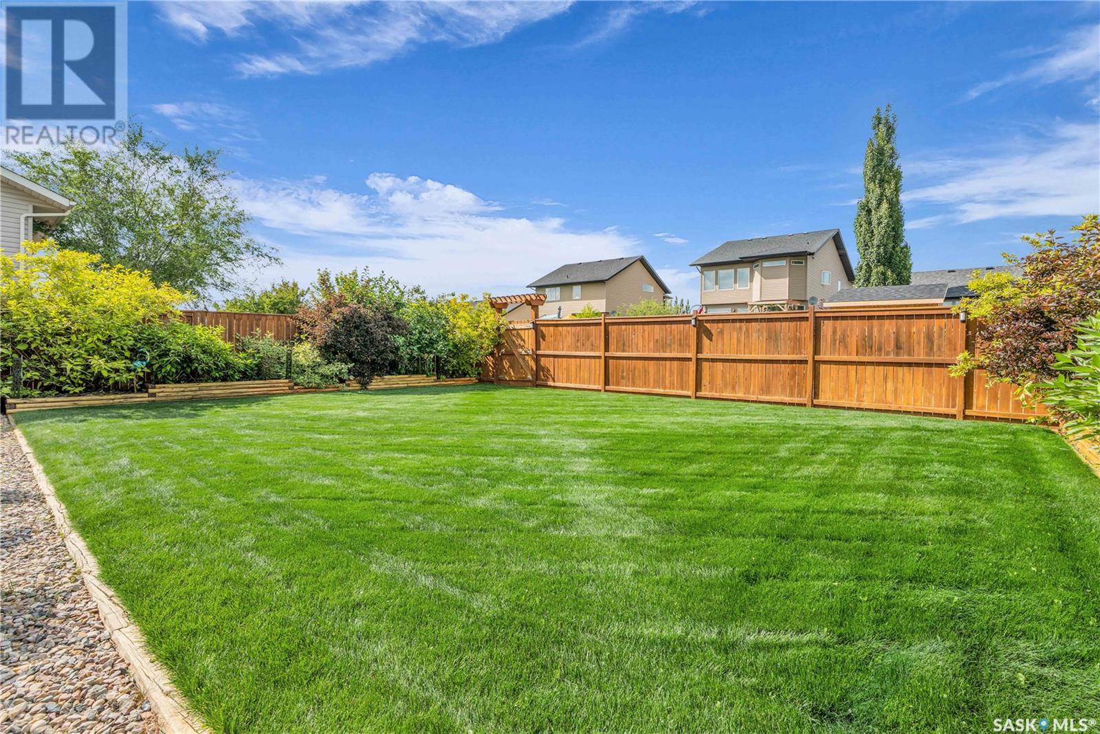 815 Columbia Way, Martensville, Saskatchewan  S0K 0A2 - Photo 38 - SK013974