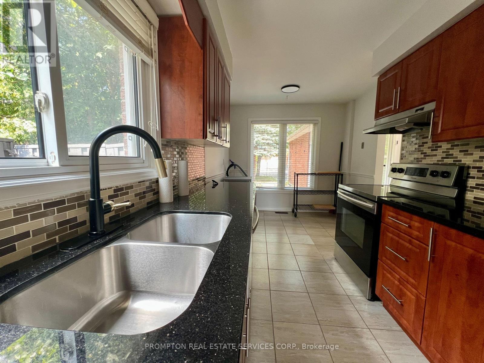 39 Frost Drive, Whitby (Lynde Creek), Ontario  L1P 1C8 - Photo 6 - E12260850