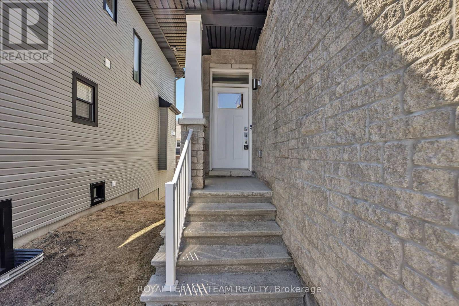 Property at 279 KETCHIKAN CRESCENT image 3