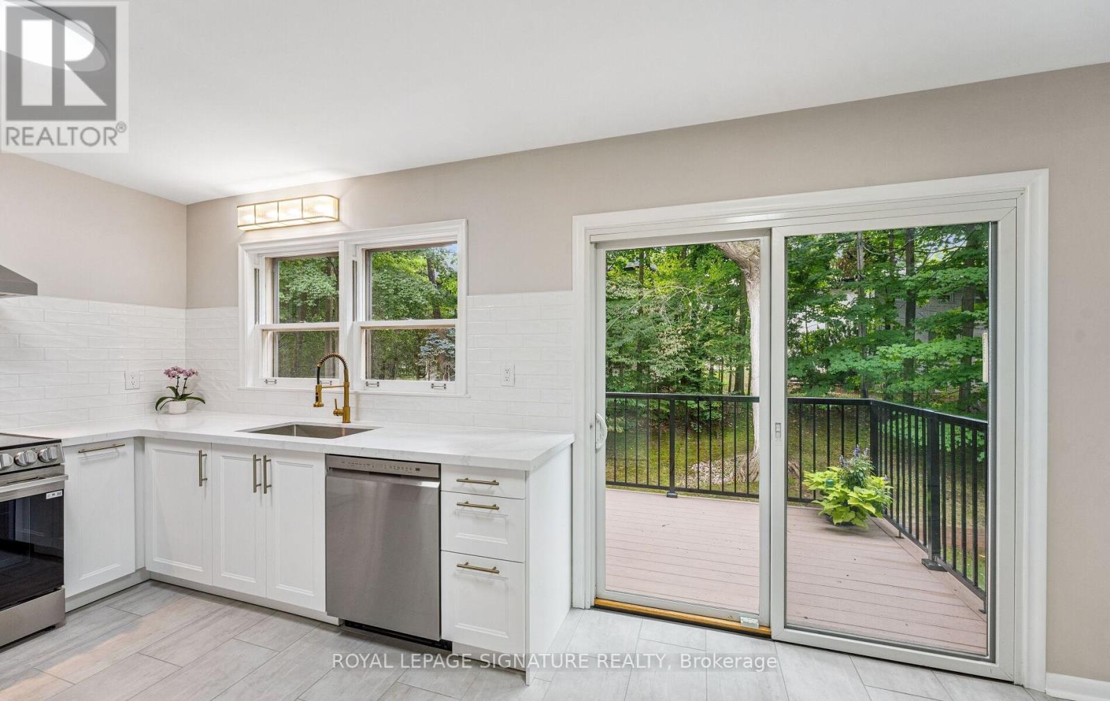 9 Pinevale Road, Markham, Ontario  L3T 1J7 - Photo 6 - N12315838